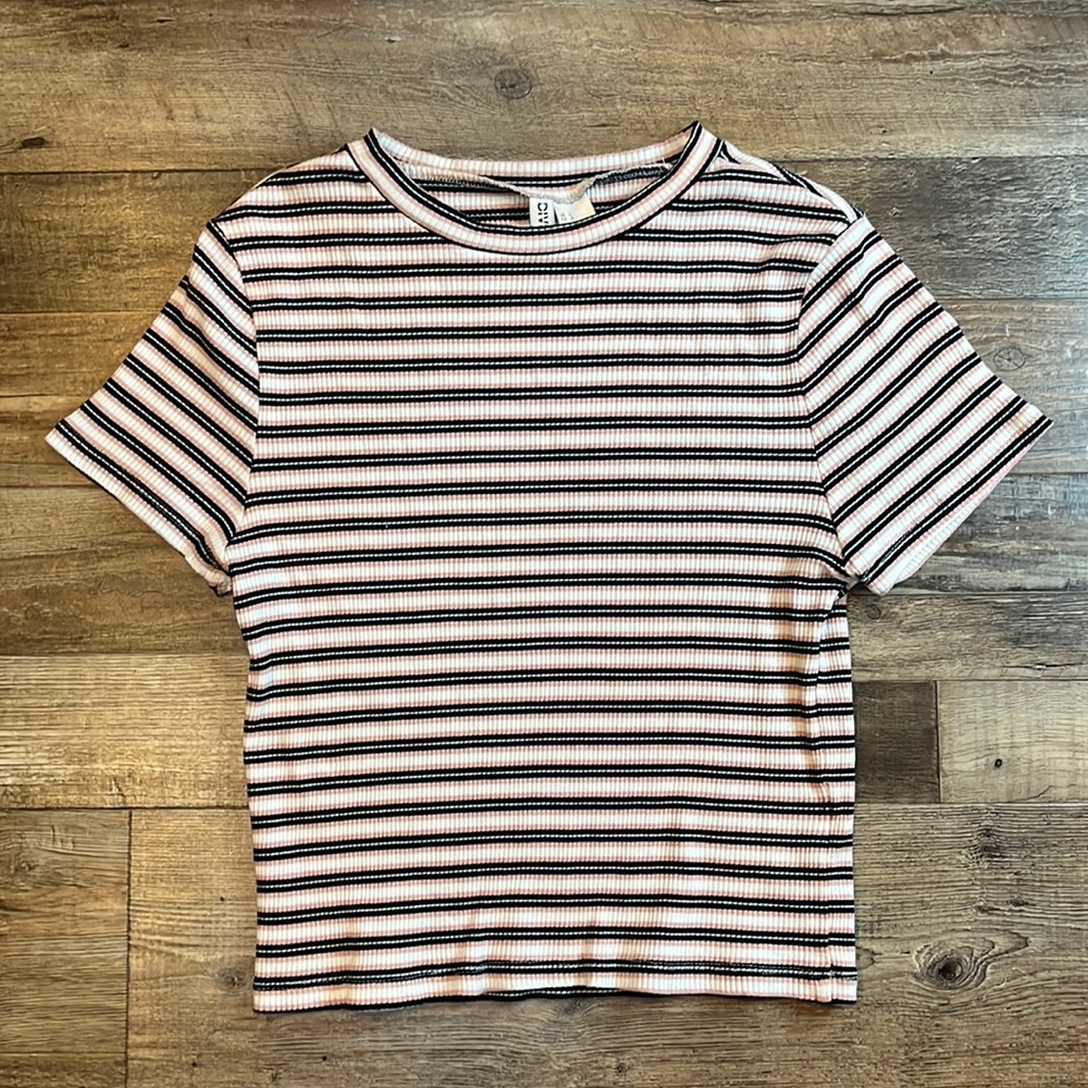Divided T-Shirt Size Large